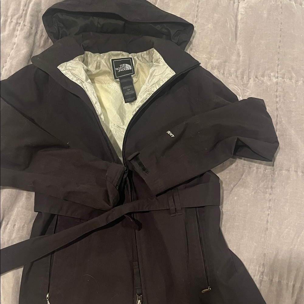 The North Face Hyvent Rain Jacket Women's size small Black- belted